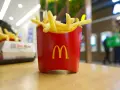 Duże frytki w McDonald's: Cena, promocje i jak kupić taniej?