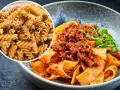 Pyszny makaron na redukcji z sosem bolognese. Widać też surowy makaron fusilli, idealny do zdrowych posiłków.