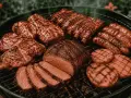 Grillowane żeberka, steki, kiełbaski i pieczeń – idealne na letnie spotkania. Odkryj sprawdzone przepisy na grilla!