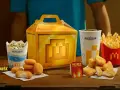 Zestaw Minecraft z McFlurry, nuggetami i chrupiącymi frytkami McDonald's.
