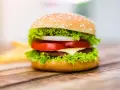 Kalorie w burgerach: ile mają i jak je liczyć?