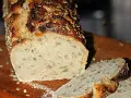 Chleb żytni na drożdżach, posypany słonecznikiem. To sprawdzony przepis na pyszny, domowy bochenek.