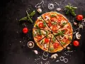 Pizzerinka z pomidorami, pieczarkami i bazylią. Zastanawiasz się, ile kcal ma pizzerinka?