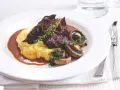 Policzki wołowe z przepisu Ani Gotuje, podane z kremowym purée i pieczarkami. Pyszne danie!