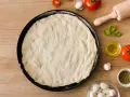 Jak uratować twarde ciasto na pizzę? Sprawdzone metody