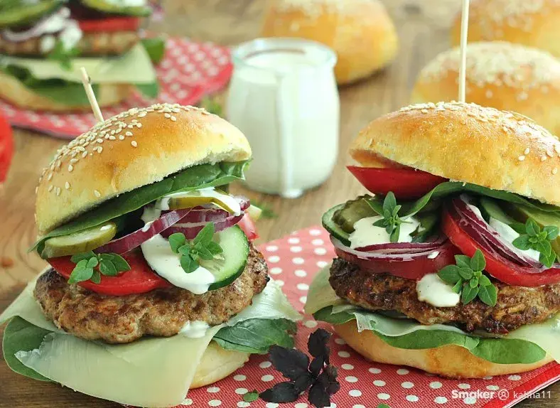 Jaka sałata do burgera? Wybierz idealną chrupkość i smak