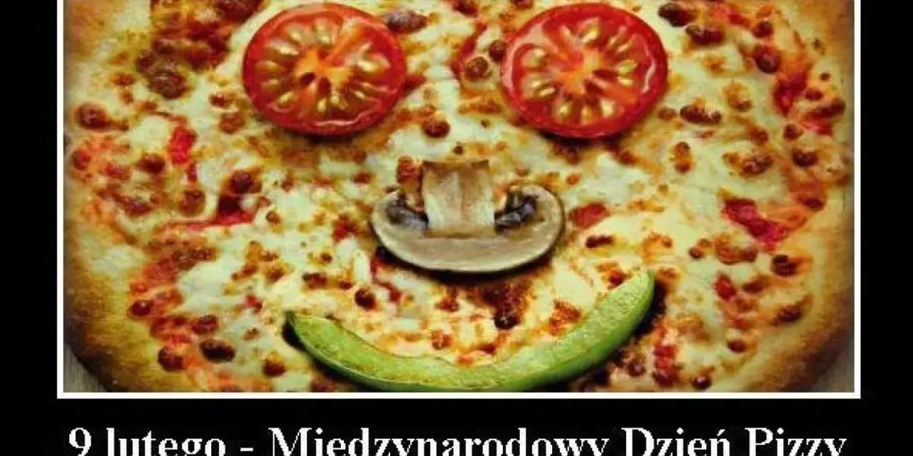 Uśmiechnięta pizza z pomidorów i pieczarki. Idealna na Międzynarodowy Dzień Pizzy, który obchodzimy 9 lutego.