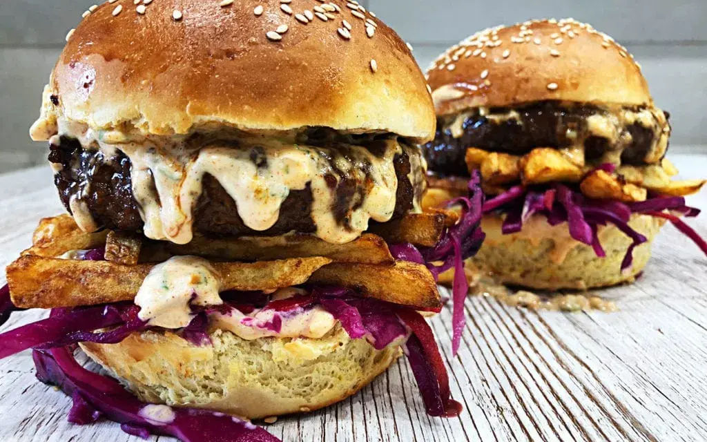 Jak zrobić idealnego burgera w domu? Prosty przepis krok po kroku