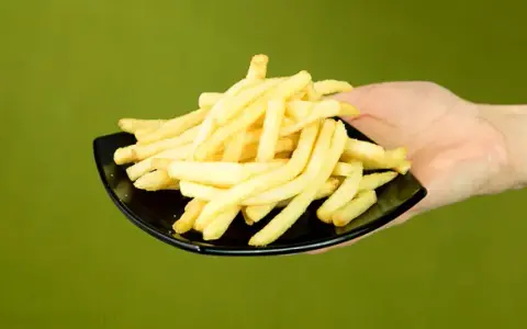 Duża porcja frytek McDonald's: Waga, kalorie i skład - wszystko, co musisz wiedzieć