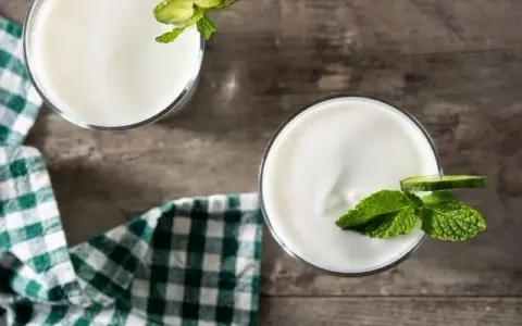 Ayran: Jak zrobić idealny turecki napój z jogurtu w 2 minuty?