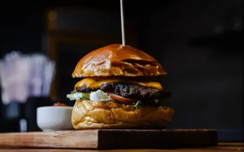 Izmir Grill Burger: Przepis, Smak i Gdzie Spróbować w Polsce