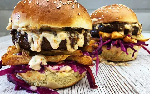 Jak zrobić idealnego burgera w domu? Prosty przepis krok po kroku