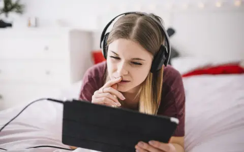 Dlaczego jedne marki oferujące rozrywkę online zatrzymują klientów, a inne ich tracą?