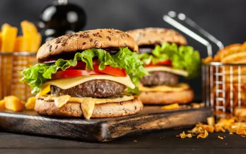Idealne Mięso na Burgera: Jaki Tłuszcz i Kawałek Wybrać?