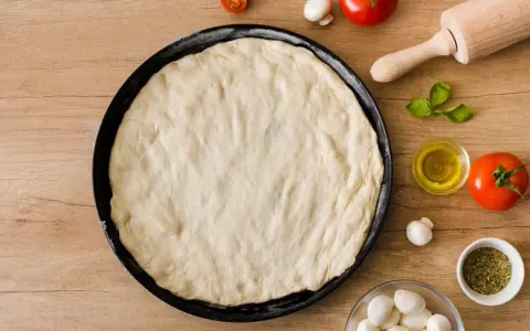 Jak uratować twarde ciasto na pizzę? Sprawdzone metody