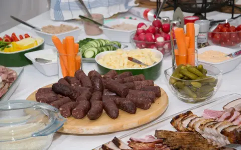 Jak grillować kaszankę, żeby nie pękła? Sprawdzone sposoby
