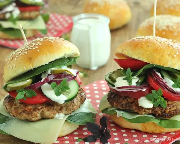 Jaka sałata do burgera? Wybierz idealną chrupkość i smak