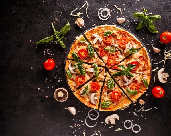 Pizzerinka z pomidorami, pieczarkami i bazylią. Zastanawiasz się, ile kcal ma pizzerinka?