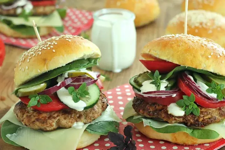 Jaka sałata do burgera? Wybierz idealną chrupkość i smak