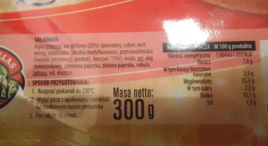 Calzone pizza 300g, 253 kcal w 100g. Składniki: mąka pszenna, sos grillowy, kurczak, ser.