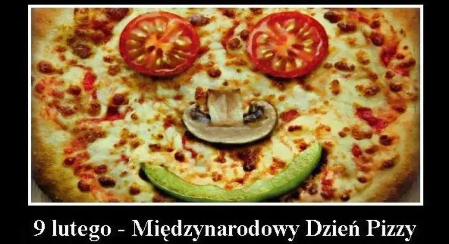 Uśmiechnięta pizza z pomidorów i pieczarki. Idealna na Międzynarodowy Dzień Pizzy, który obchodzimy 9 lutego.