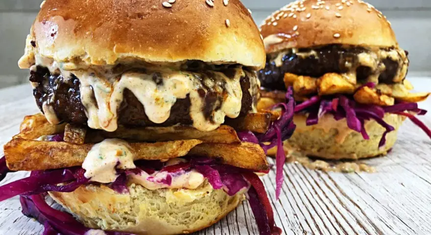 Jak zrobić idealnego burgera w domu? Prosty przepis krok po kroku