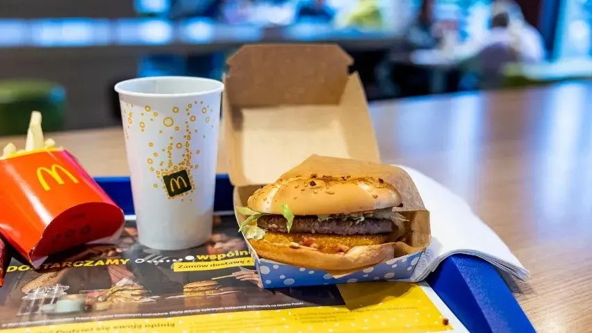 Ile kosztuje hamburger w McDonald's? Aktualne ceny i sposoby na oszczędność