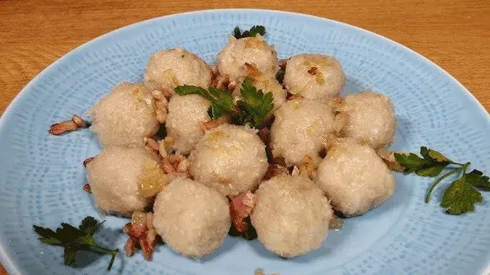 Pyzy z grilla: Chrupiąca skórka i dymny aromat - przepis krok po kroku