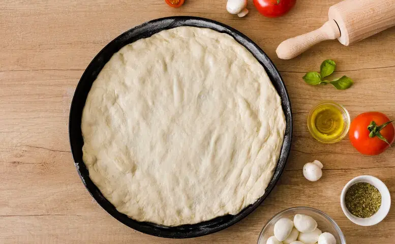 Jak uratować twarde ciasto na pizzę? Sprawdzone metody