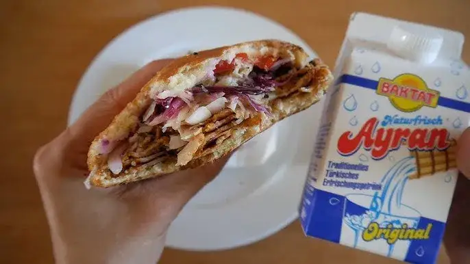 Ayran z kebabem